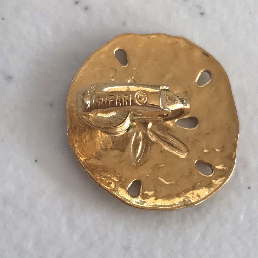 Crown Trifari Gold Tone Sand Dollar Clip On Earrings - Picture 4 of 9